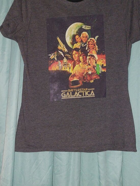 Universal Tops - Universal Studios Battlestar Galactica Vintage Group Poster Essential T-Shirt Sm